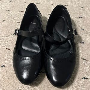 Born leather Mary Jane’s women’s size 6